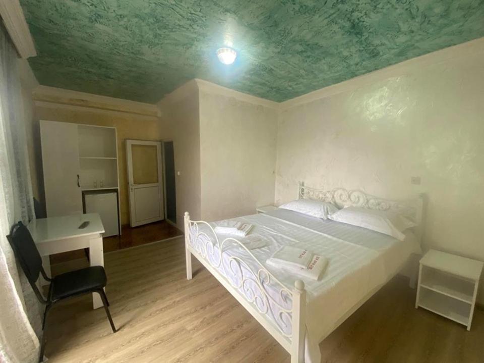Elite Palace Plus Hotel バトゥーミ エクステリア 写真