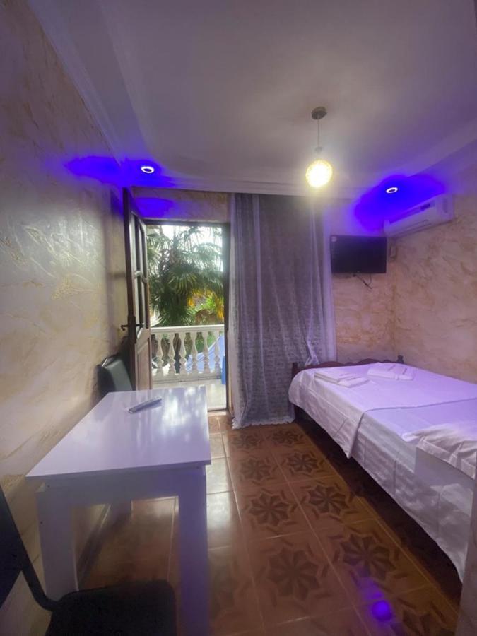Elite Palace Plus Hotel バトゥーミ エクステリア 写真