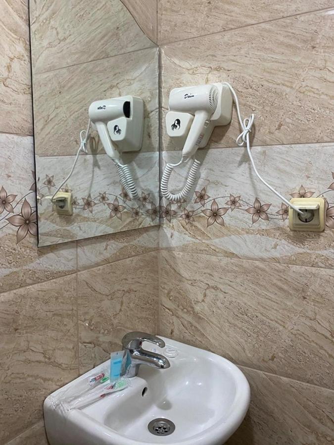 Elite Palace Plus Hotel バトゥーミ エクステリア 写真