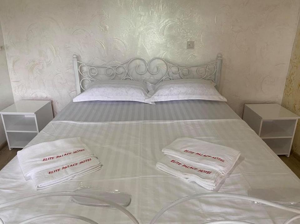 Elite Palace Plus Hotel バトゥーミ エクステリア 写真